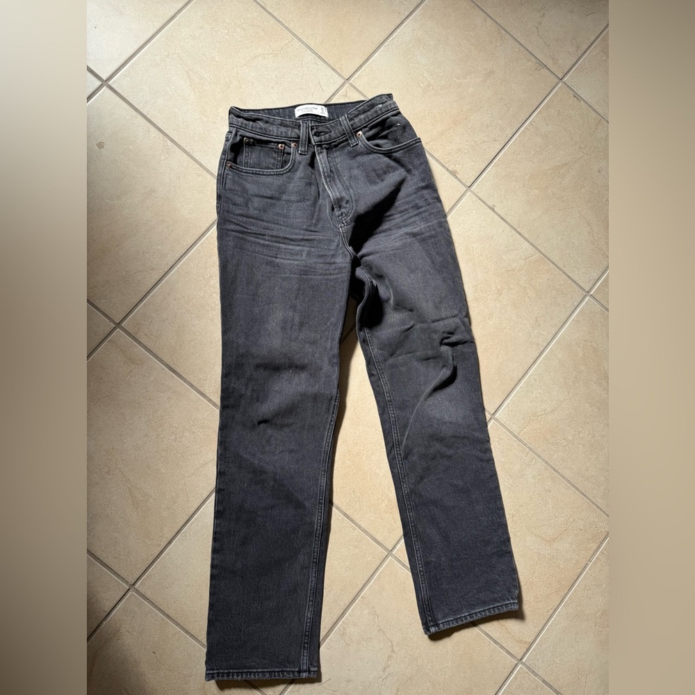 Abercrombie & Fitch Charcoal High Raise  women’s 90’s relaxed Jeans